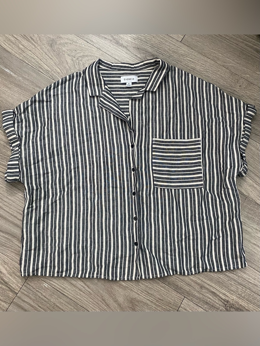 Evereve Black and White Striped Sophia Linen Resort Short-Sleeve Button-Up Shirt